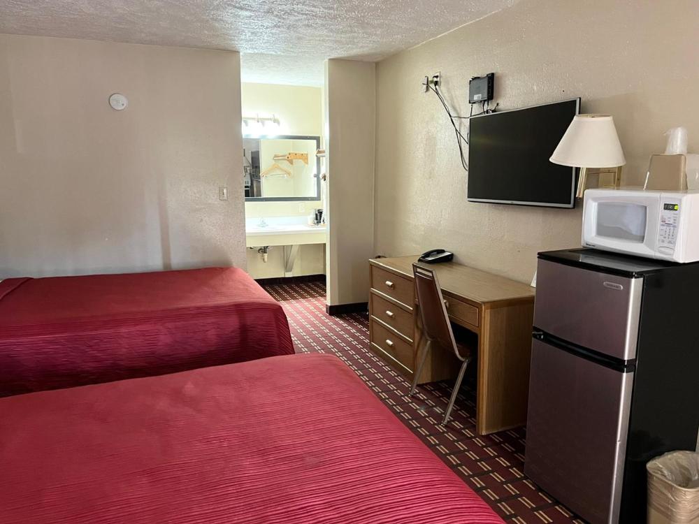 Queen Room with Two Queen Beds interior