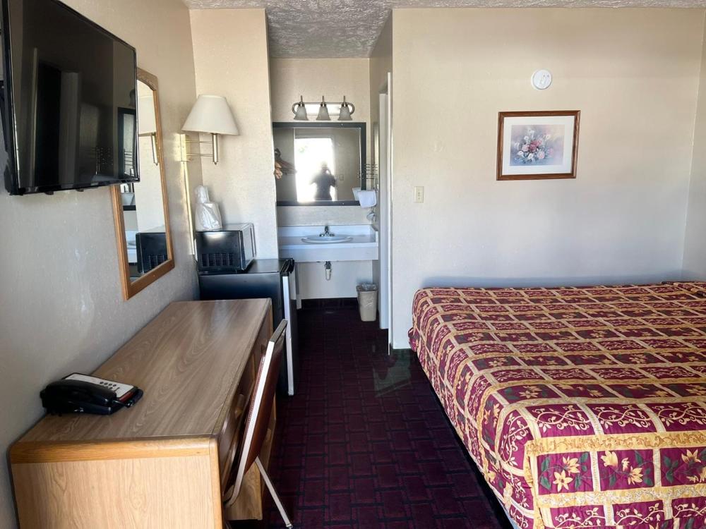 Queen Room interior